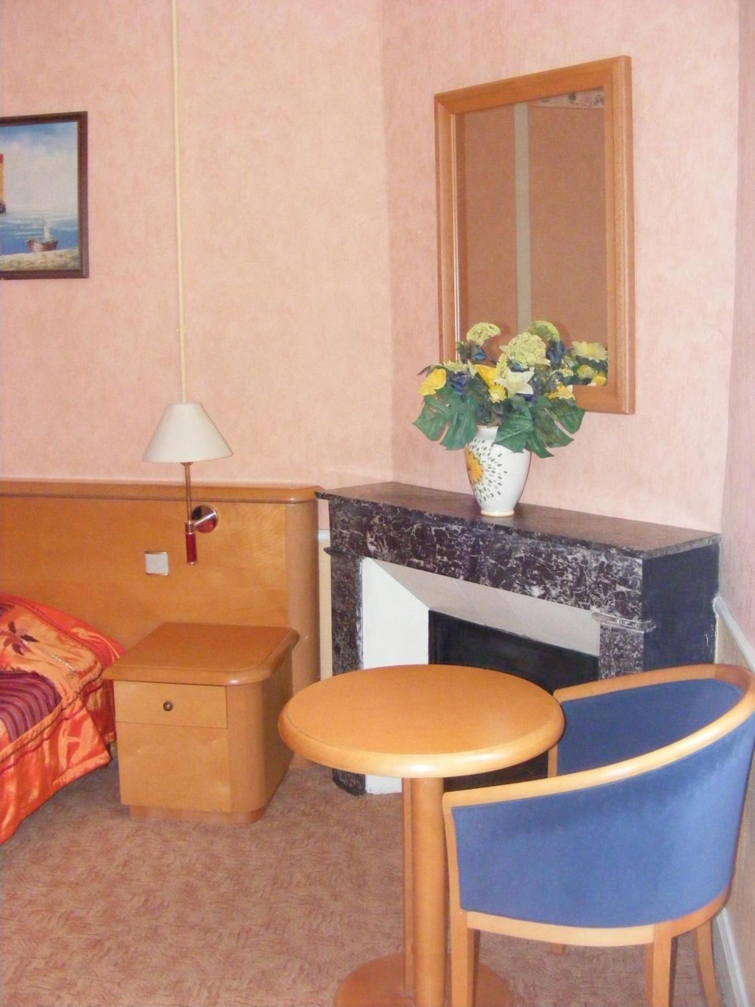 Hotel Les Lilas Des Deux Ponts 3*